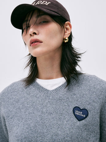 RACCOON BLENDED V NECK HEART LOGO_GREY