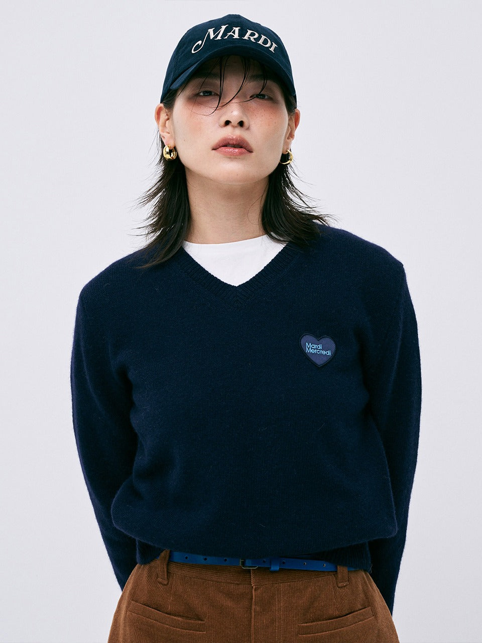 RACCOON BLENDED V NECK HEART LOGO_NAVY