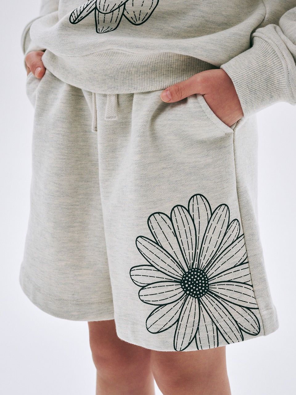 KIDS SWEAT SHORTS FLOWER_OATMEAL BLACK
