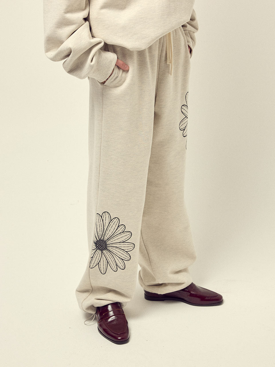 JOGGER PANTS FLOWER_OATMEAL BLACK