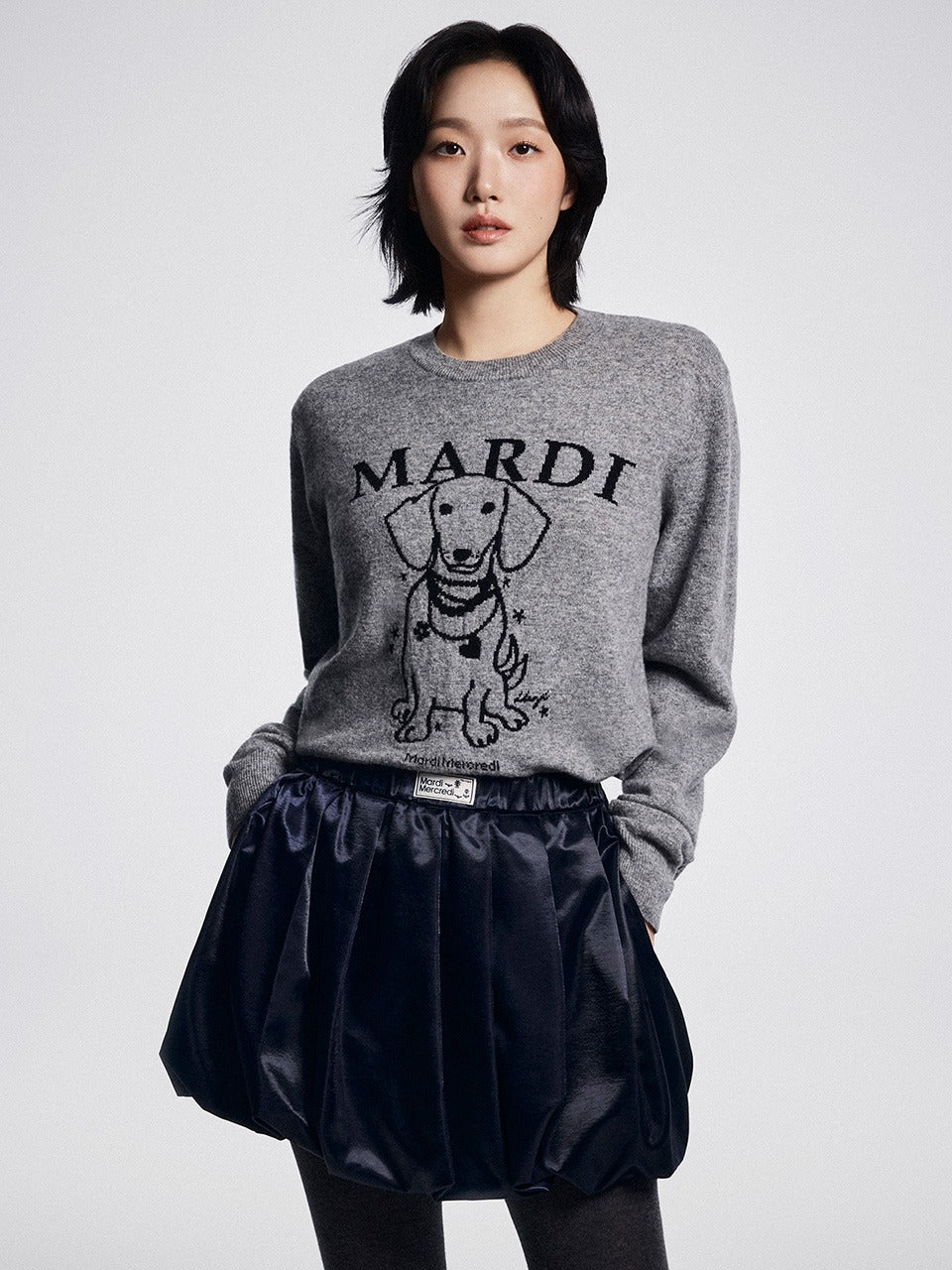 CASHMERE CREW NECK SWING THE TAIL DDANJI PEARL NECKLACE_GREY BLACK